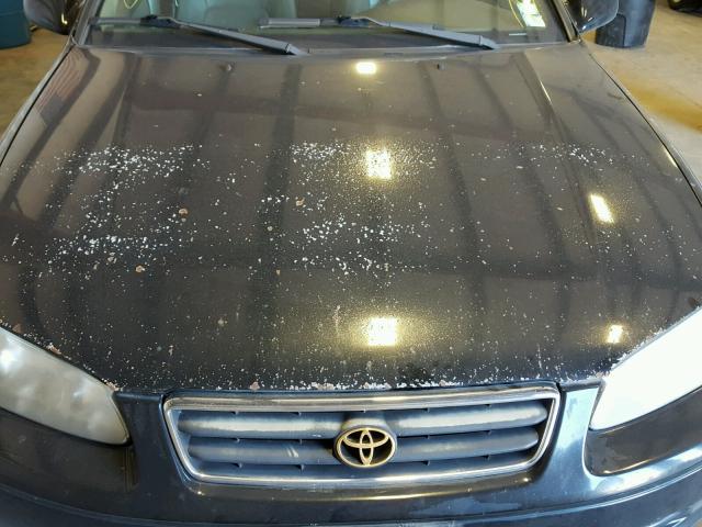 4T1BF28K1YU106630 - 2000 TOYOTA CAMRY LE შავი ფოტო 9