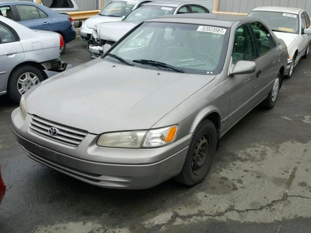 4T1BG22K0XU486824 - 1999 TOYOTA CAMRY CE GRAY photo 2