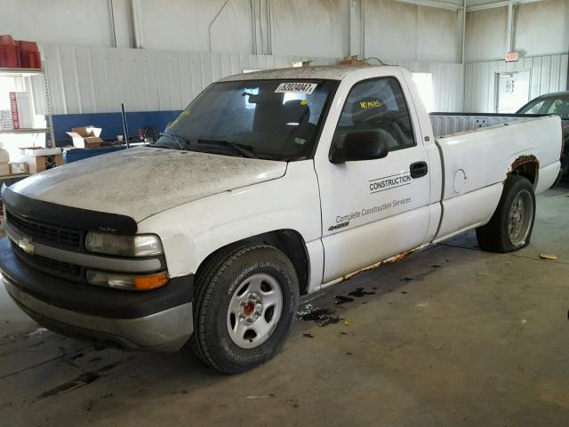 1GCEC14W11Z101353 - 2001 CHEVROLET SILVERADO WHITE photo 2