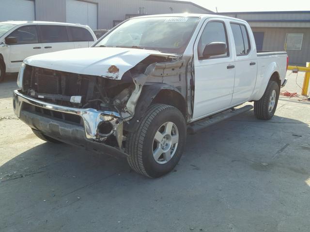 1N6AD09W57C460373 - 2007 NISSAN FRONTIER C WHITE photo 2