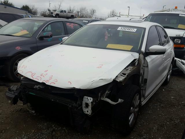 3VWDZ7AJ6BM329497 - 2011 VOLKSWAGEN JETTA SE WHITE photo 2