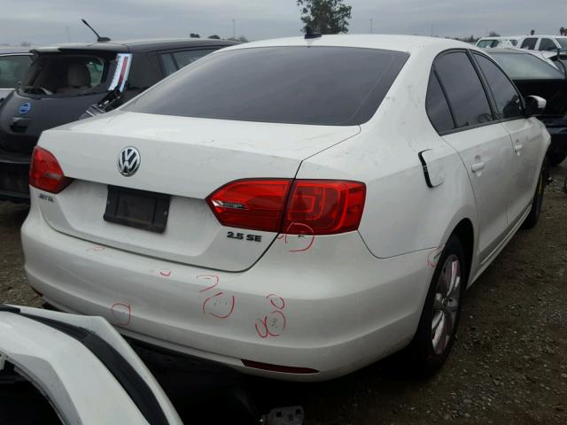 3VWDZ7AJ6BM329497 - 2011 VOLKSWAGEN JETTA SE WHITE photo 4