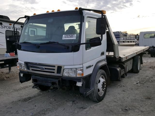 3FRML55Z77V573074 - 2007 FORD LOW CAB FO WHITE photo 2