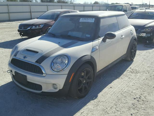 WMWMF73529TW85613 - 2009 MINI COOPER S WHITE photo 2