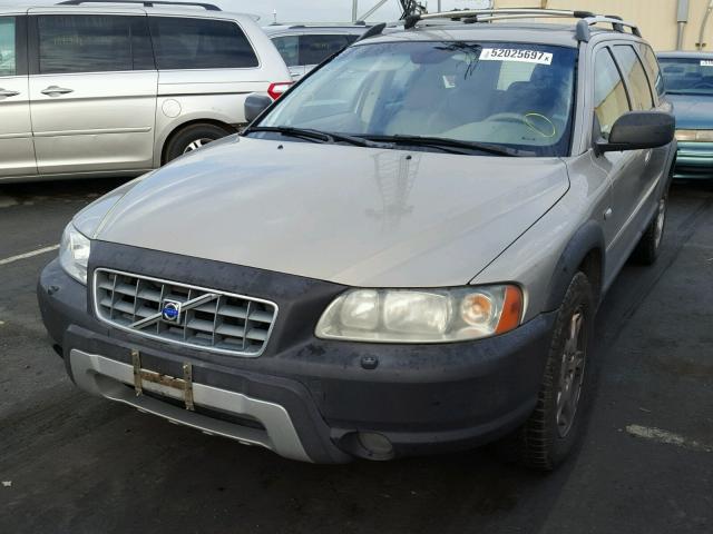 YV1SZ592051185856 - 2005 VOLVO XC70 GOLD photo 2