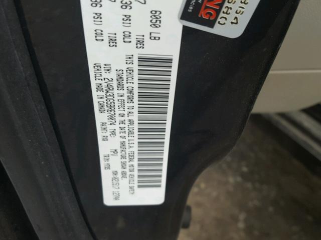 2V4RW3DG5BR670074 - 2011 VOLKSWAGEN ROUTAN SE BLACK photo 10