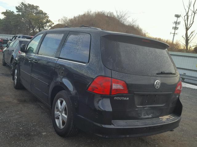 2V4RW3DG5BR670074 - 2011 VOLKSWAGEN ROUTAN SE BLACK photo 3