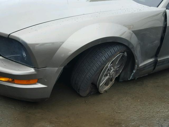 1ZVFT84N355257442 - 2005 FORD MUSTANG BROWN photo 9