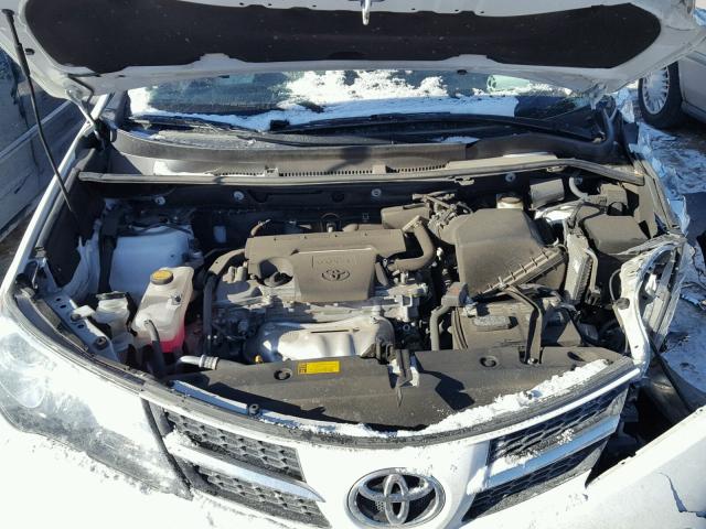 2T3BFREV5FW313825 - 2015 TOYOTA RAV4 LE WHITE photo 7