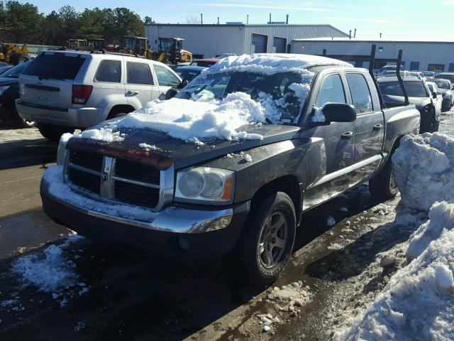 1D7HW48N05S253815 - 2005 DODGE DAKOTA QUA GRAY photo 2