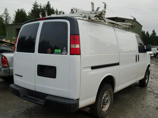 1GCGG25C981160988 - 2008 CHEVROLET EXPRESS G2 WHITE photo 4