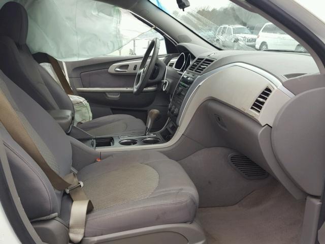 1GNKREED1BJ300478 - 2011 CHEVROLET TRAVERSE L WHITE photo 5