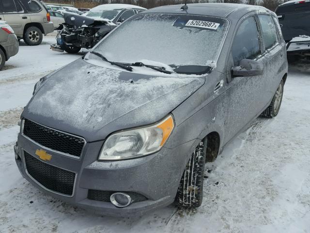 KL1TG66EX9B649358 - 2009 CHEVROLET AVEO LT GRAY photo 2