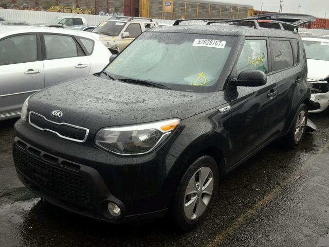 KNDJN2A23F7215910 - 2015 KIA SOUL BLACK photo 2