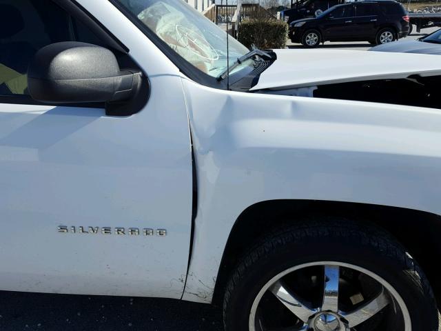 1GCRCPEAXBZ411915 - 2011 CHEVROLET SILVERADO WHITE photo 10