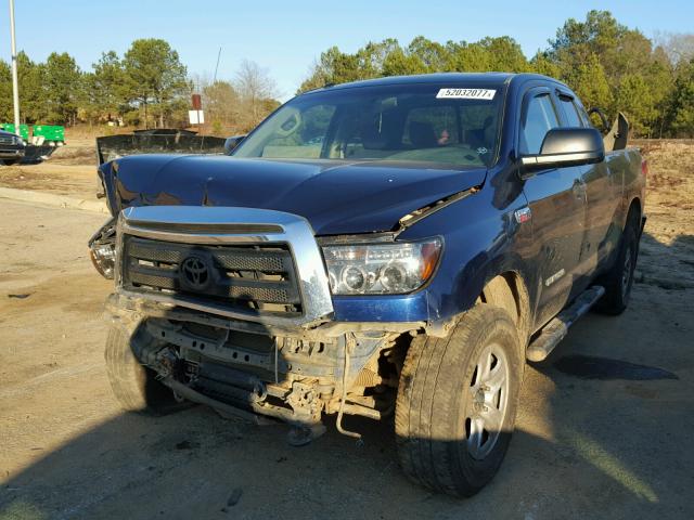 5TFUW5F16AX152015 - 2010 TOYOTA TUNDRA DOU BLUE photo 2