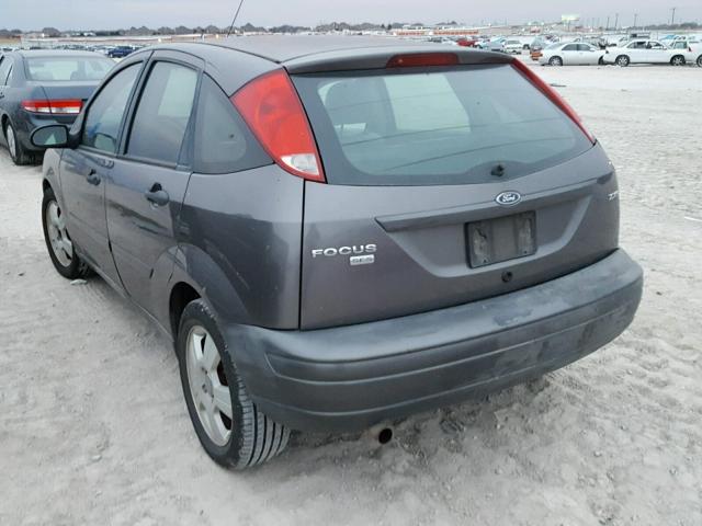 1FAFP37N86W197164 - 2006 FORD FOCUS ZX5 GRAY photo 3