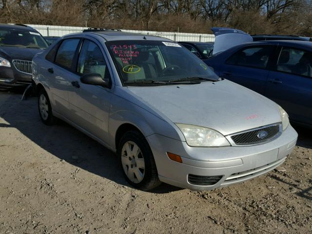 1FAHP34N07W314671 - 2007 FORD FOCUS ZX4 SILVER photo 1