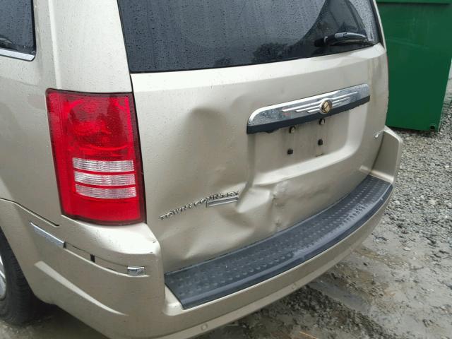 2A8HR64X68R149042 - 2008 CHRYSLER TOWN & COU SILVER photo 9