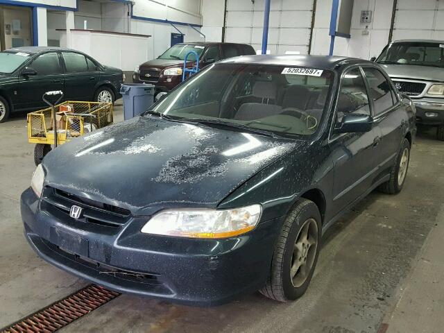 1HGCG564XWA021684 - 1998 HONDA ACCORD LX GREEN photo 2