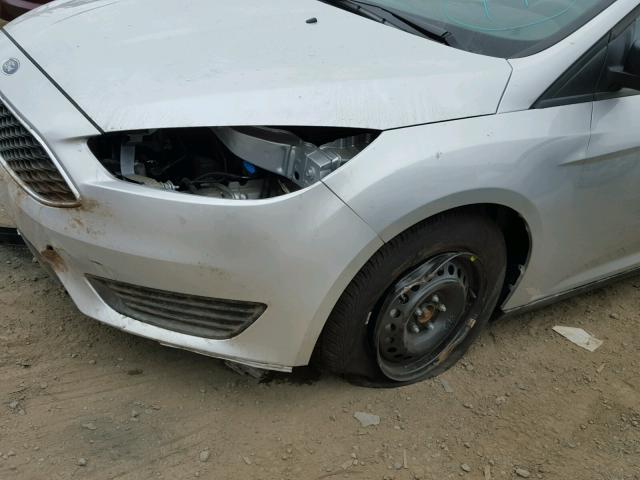 1FADP3E21HL230560 - 2017 FORD FOCUS S SILVER photo 9