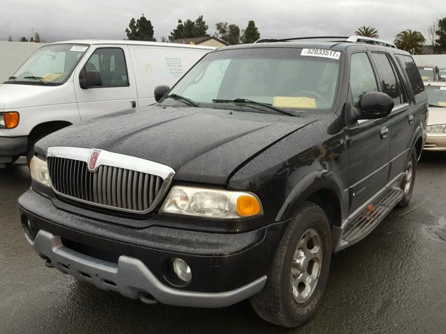 5LMFU28A3YLJ34124 - 2000 LINCOLN NAVIGATOR BLACK photo 2