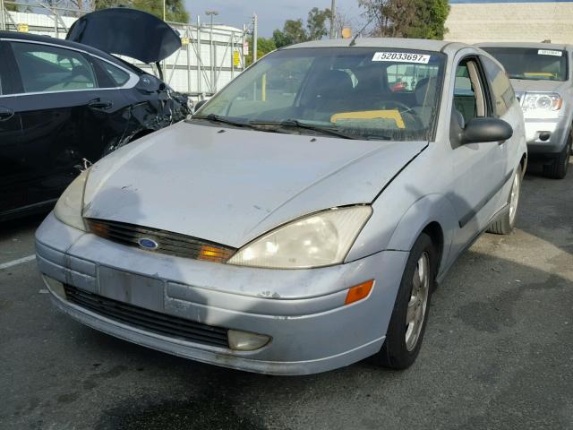 3FAFP31311R129081 - 2001 FORD FOCUS ZX3 SILVER photo 2