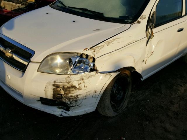 KL1TG56E59B382592 - 2009 CHEVROLET AVEO LT WHITE photo 9