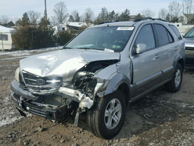 KNDJC733345233485 - 2004 KIA SORENTO EX SILVER photo 2