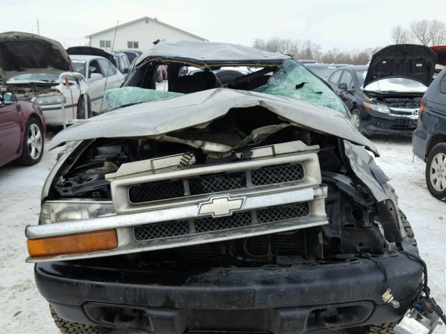 1GNCT18W21K158629 - 2001 CHEVROLET BLAZER GOLD photo 9