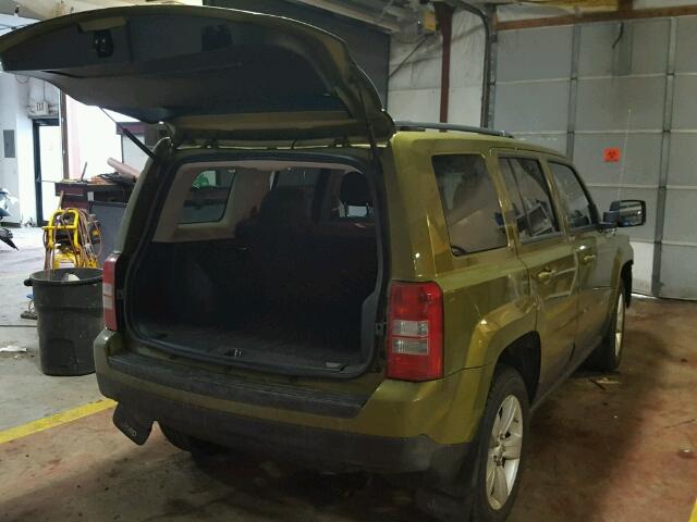 1C4NJRBB2CD621968 - 2012 JEEP PATRIOT SP GREEN photo 4