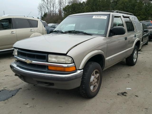 1GNDT13WXYK220641 - 2000 CHEVROLET BLAZER BROWN photo 2