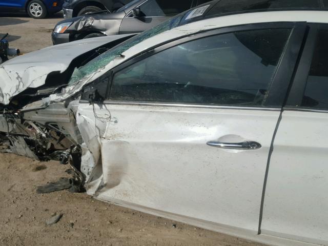 5NPEC4AB0CH403469 - 2012 HYUNDAI SONATA SE WHITE photo 9