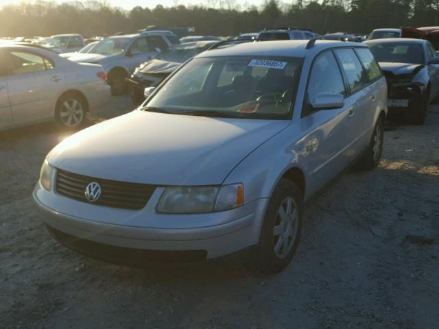 WVWNA63B5XE514815 - 1999 VOLKSWAGEN PASSAT GLS SILVER photo 2