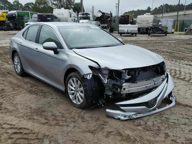 4T1B11HKXJU013247 - 2018 TOYOTA CAMRY L SILVER photo 1