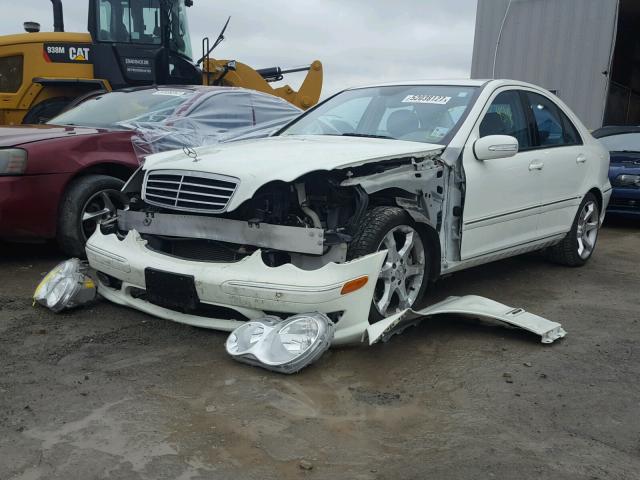 WDBRF52H27F929179 - 2007 MERCEDES-BENZ C 230 WHITE photo 2