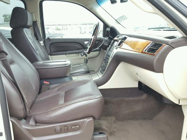 1GYS4KEF3DR113278 - 2013 CADILLAC ESCALADE E WHITE photo 5