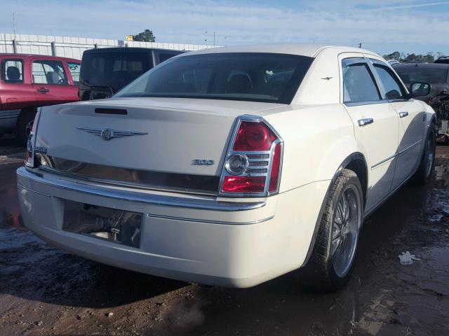 2C3LA43DX9H565319 - 2009 CHRYSLER 300 LX WHITE photo 4