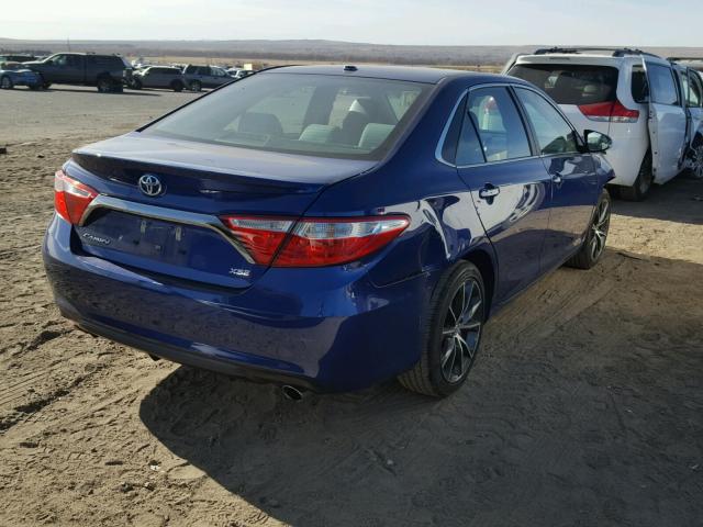 4T1BF1FK6GU555720 - 2016 TOYOTA CAMRY LE BLUE photo 4