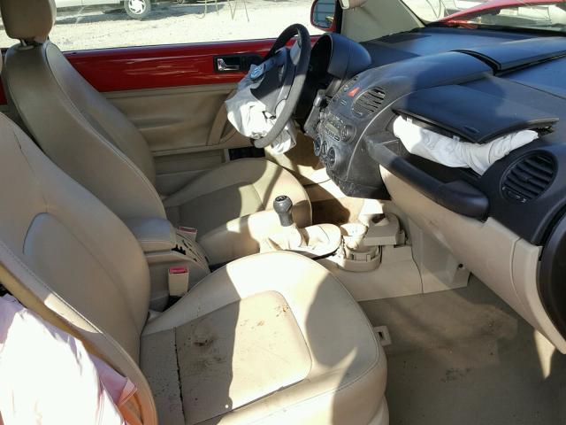 3VWCD31Y84M319315 - 2004 VOLKSWAGEN NEW BEETLE 红色 照片 5