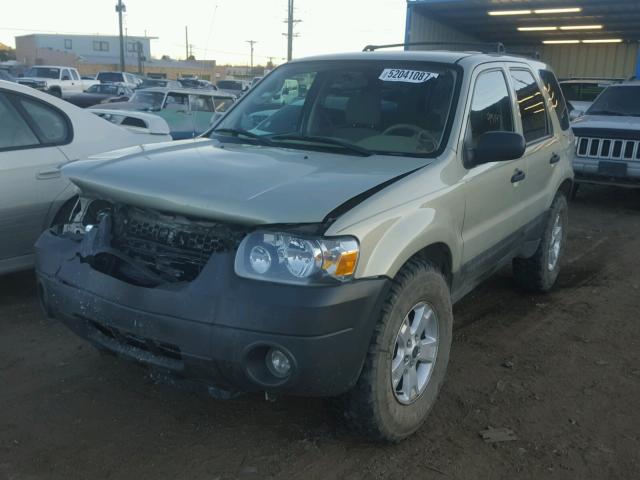 1FMYU93Z95KB77742 - 2005 FORD ESCAPE XLT BEIGE photo 2