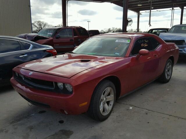 2B3LJ44VX9H604513 - 2009 DODGE CHALLENGER RED photo 2