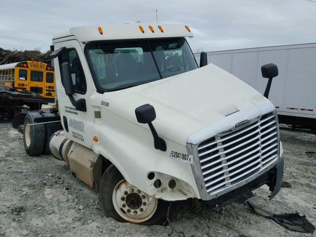 3AKJGED60FSGL0815 - 2015 FREIGHTLINER CASCADIA 1 WHITE photo 1