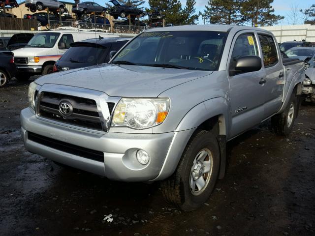 3TMLU42N39M027608 - 2009 TOYOTA TACOMA DOU SILVER photo 2