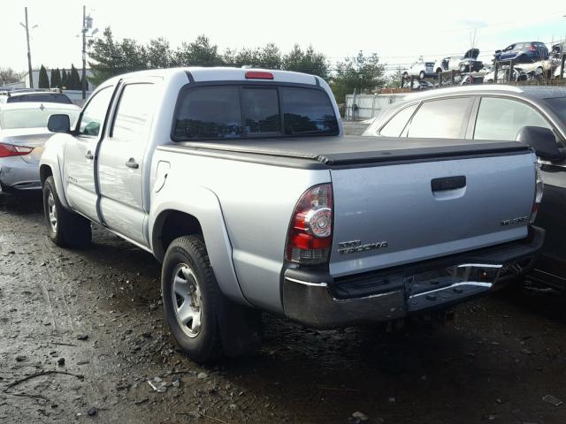 3TMLU42N39M027608 - 2009 TOYOTA TACOMA DOU SILVER photo 3