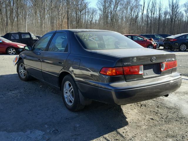 4T1BG28K9YU976669 - 2000 TOYOTA CAMRY CE GRAY photo 3