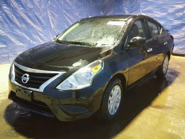 3N1CN7APXJL816563 - 2018 NISSAN VERSA S BLACK photo 2