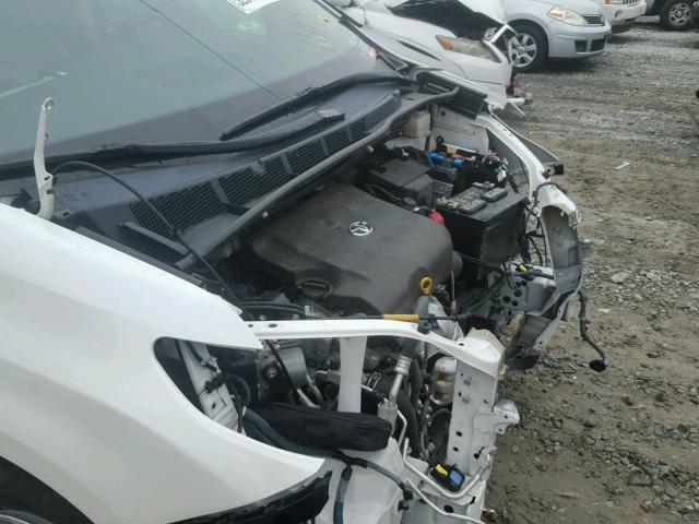 5TDYK3DC8FS527972 - 2015 TOYOTA SIENNA XLE WHITE photo 9