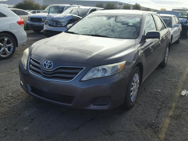 4T4BF3EKXBR119660 - 2011 TOYOTA CAMRY BASE CHARCOAL photo 2