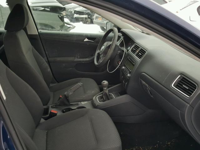 3VW1K7AJ1BM325316 - 2011 VOLKSWAGEN JETTA BASE BLUE photo 5